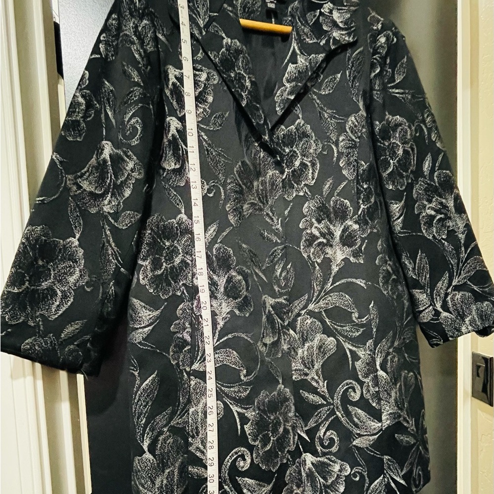 Louben Floral Black and Silver topper Jacket - Picture 5 of 8